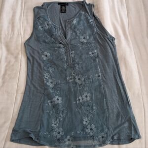 PRETTY textured rxb sleeveless top size Medium